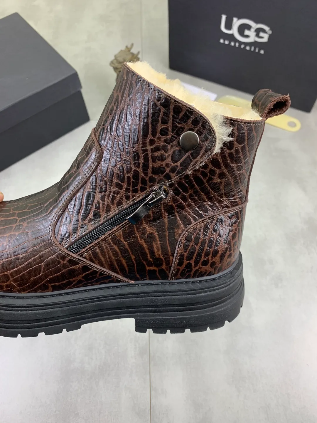 Men's men's shoes 💰P660 New arrival 🆕🆕🆕 IUGGI Men's British retro Martin boots Winter new men's outdoor hiking boots First layer of cowhide on the outside and wool on the inside Comfortable and warm Rubber sole sole Non-slip and firm Trendy and fashionable Casual and versatile Size: 38-44 (45 customized) Color: three colors